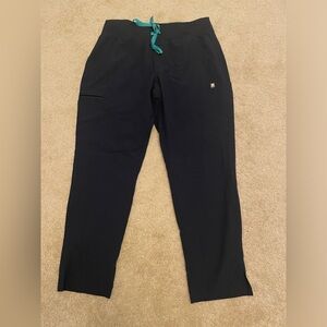 Like new Figs scrub pants-petite